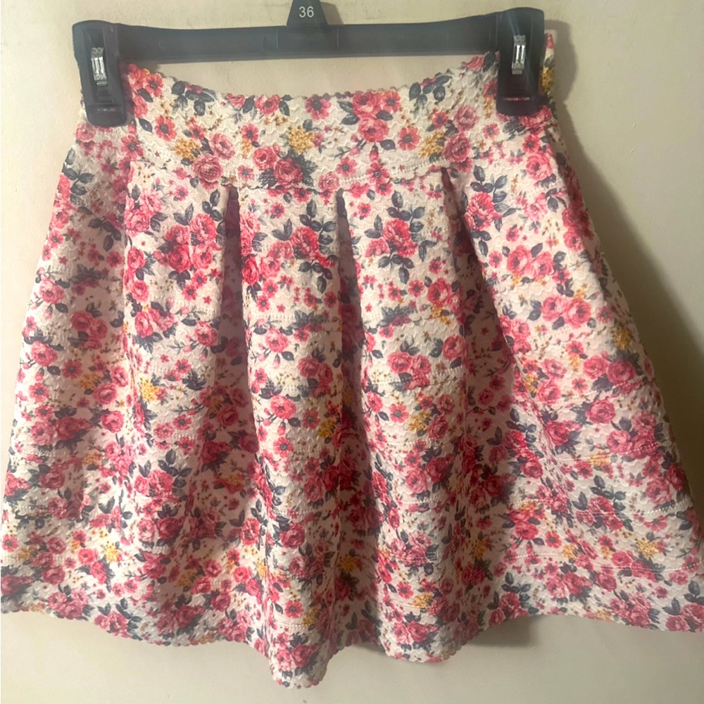 ❤️ $10 Flash Sale FSR Floral Pleated Ruffled A-Line Mini Skirt - NWOT